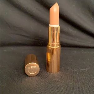 Charlotte Tilbury lipstick Hepburn Honey